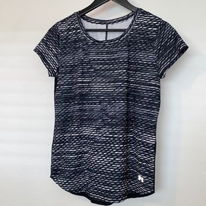 Medium Under Armour Athletic Short Sleeve Shirt